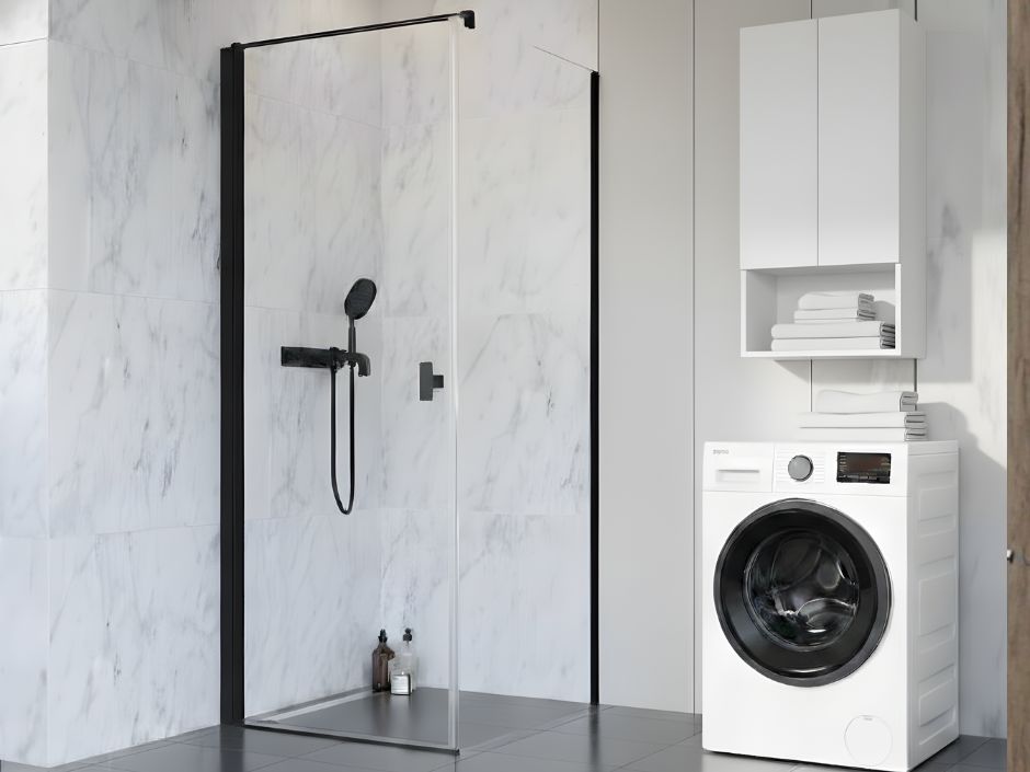 Panel fürdőszoba ötletek - fehér márványos falburkolat