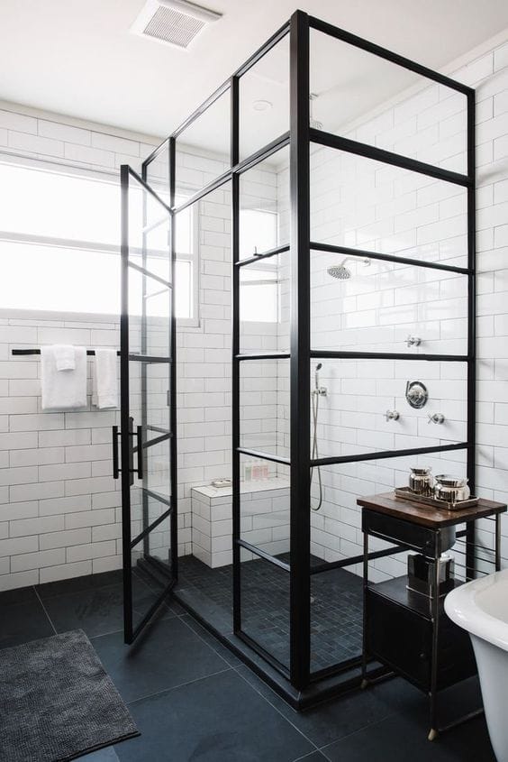 Fekete díszléccel megoldott factory zuhanykabin
